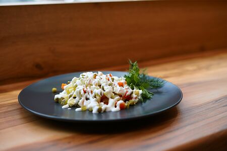 Салат Оливье с копченой курицей