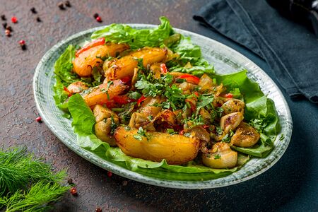 Помидоры с сыром, жаренные на кеци