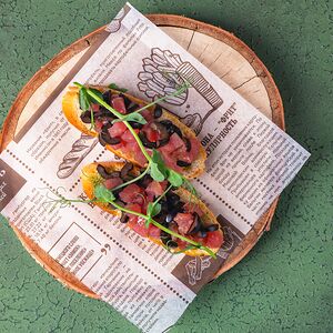 Брускетты со свежим тунцом