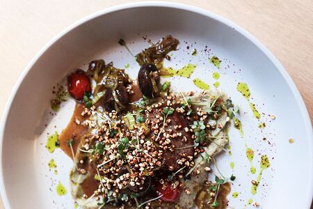 Медальоны из телятины с пюре из баклажана