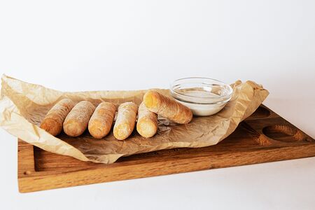 Чиззони с салями и халапеньо