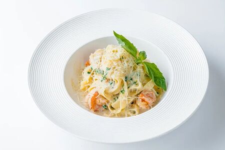 Феттуччине с креветками в сливочном соусе