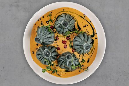 Хинкали с семгой в соусе Томям