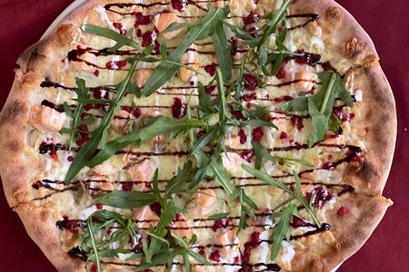 Pizza de salmon y frambuesa