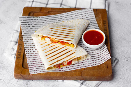 Кесадилья с цыпленком и овощами