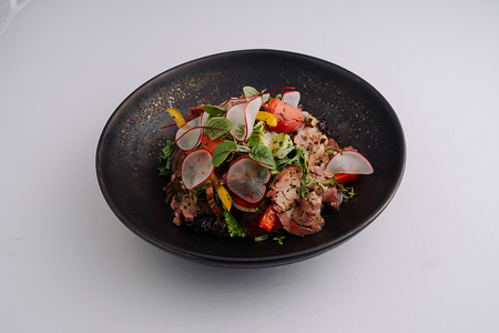 Салат с ростбифом и чимичури