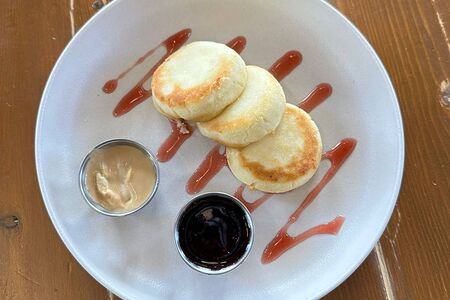 Сырники с соусом крем-брюле