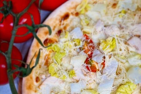 Пицца Цезарь с курицей