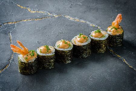 Ролл Креветка темпура с соусом Айоли