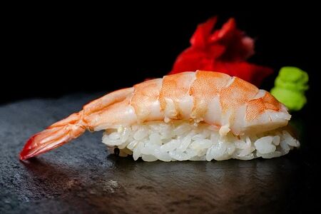 Суши с креветкой