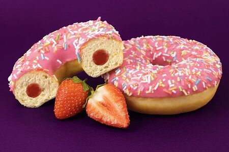 Пончик СтроберриДон с клубничной начинкой