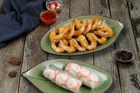 Сет: том там (12 шт.), фреш-ролл с креветками и курицей (2 шт.)