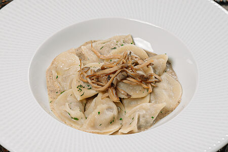 Пельмени из оленины с грибным взваром