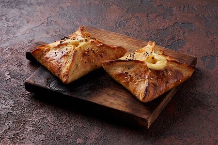 Самса сырная