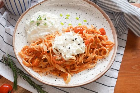 Паста арабьята со страчетеллой и муссом из пармезана