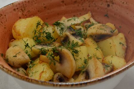 Картофель жареный с грибочками