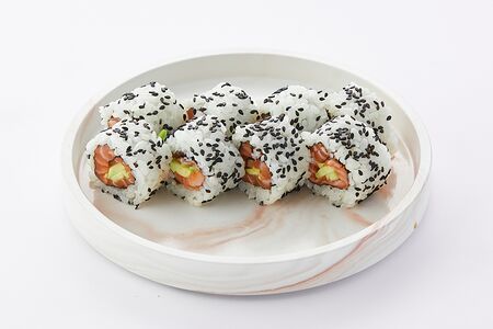 Ролл с лососем и авокадо