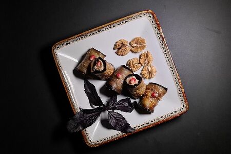 Рулет из баклажанов с орехами