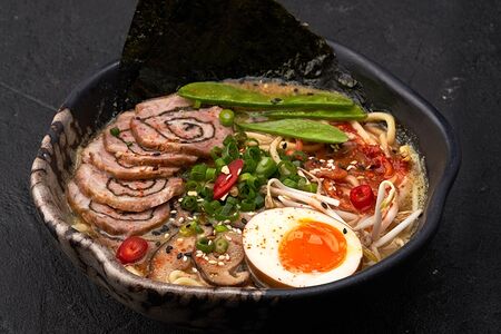 Рамен Мисо с острым кимчи и свининой