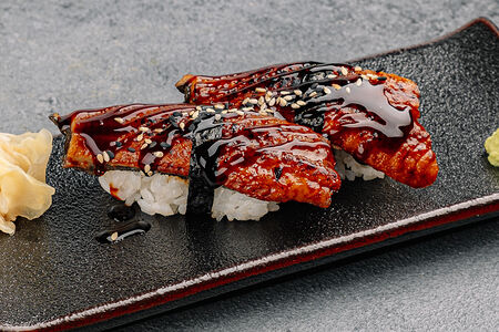 Суши нигири угорь