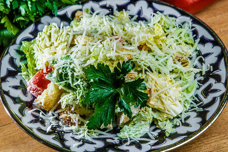 Салат Цезарь с курицей