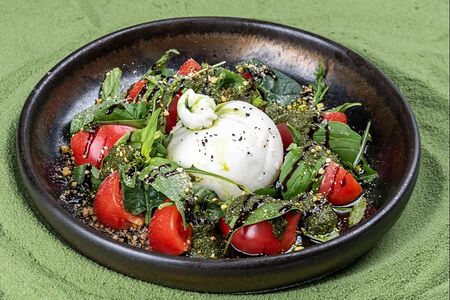 Буррата с бакинскими томатами