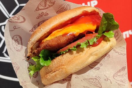 Чизбургер с куриной отбивной