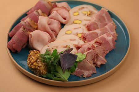 Ассорти мясных деликатесов