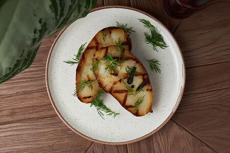 Картофель, запеченный с кожурой на углях