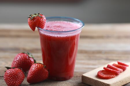 Коктейль с клубникой