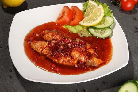 Семга в гранатовом соусе