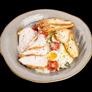 Салат Цезарь с курицей