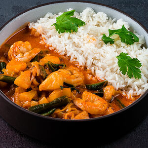 Красное карри с креветками и ананасом