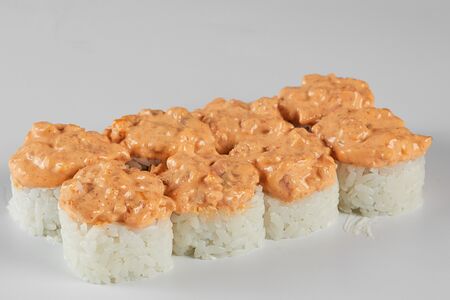 Острый ролл с лососем