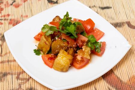 Тёплый салат с баклажанами