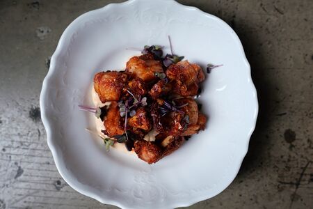 Куриные крылья с айоли-кимчи