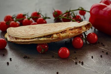 Закрытая пицца классическая