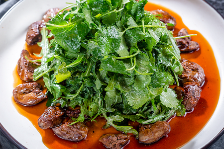 Теплый салат с куриной печенью