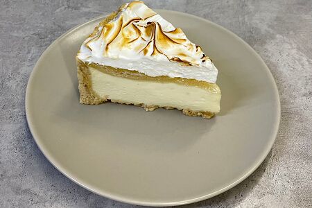 Лимонный чизкейк с белым шоколадом и меренгой