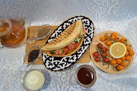 Пицца с летним салатом