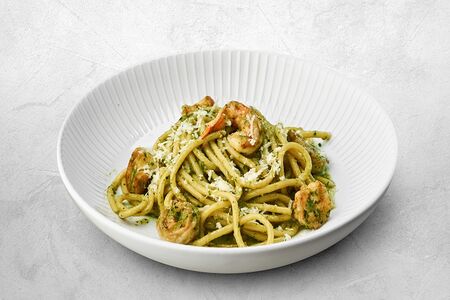 Паста с креветками и песто