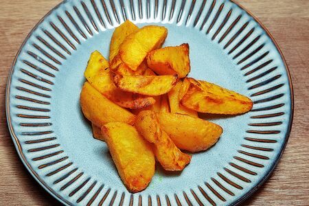 Картофельные дольки в специях