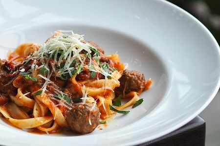 Тальятелле с митболами, томаты