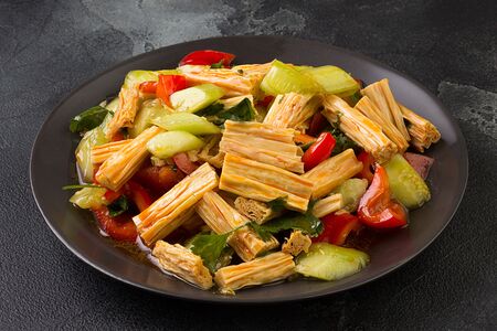 Салат из спаржи