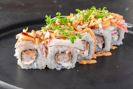 Тигровая креветка в темпуре с соусом Том ям