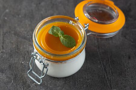 Панна котта манго-маракуйя