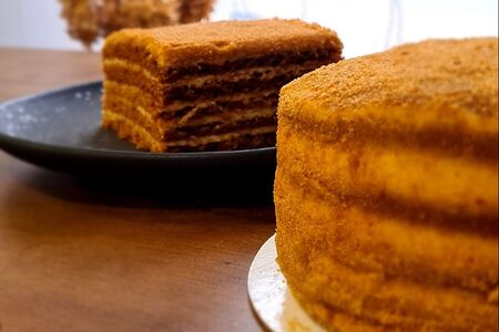 Торт Медовик классический порция