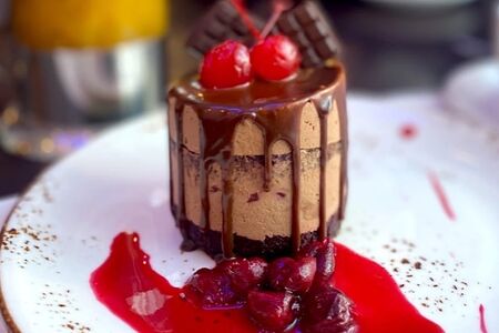 Шоколадно-вишневый торт