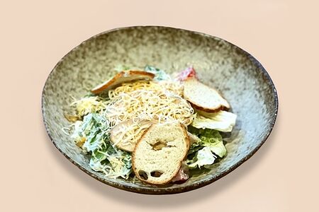 Салат Цезарь с курицей