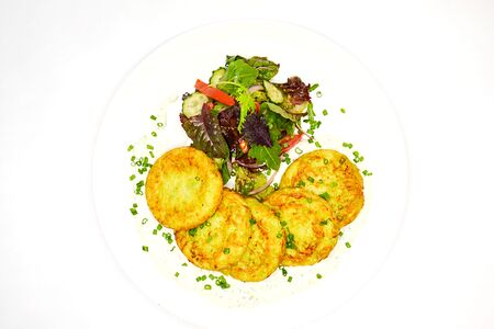 Оладьи с цукини с соусом дзадзики